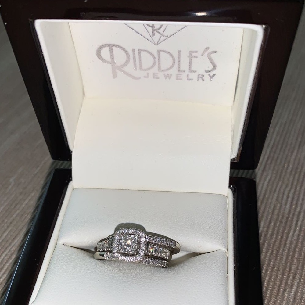 Riddles Diamond Wedding set